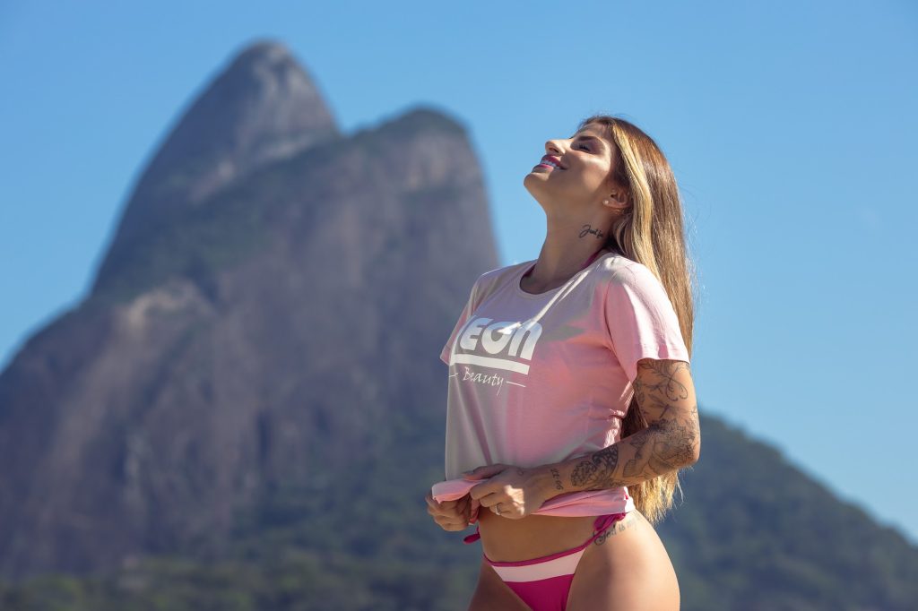 Woman in a Leon Beauty top in front of Sugarloaf Mountain